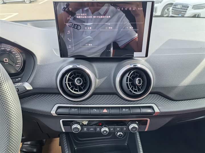 Фото 14 - Audi Q2L