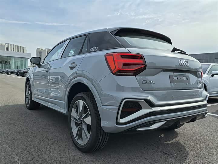 Фото 18 - Audi Q2L