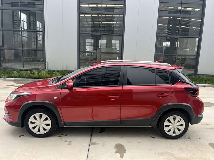 Фото 2 - Toyota Yaris L Hatchback