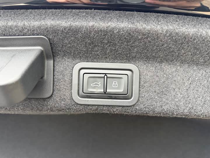 Фото 8 - Audi A6L