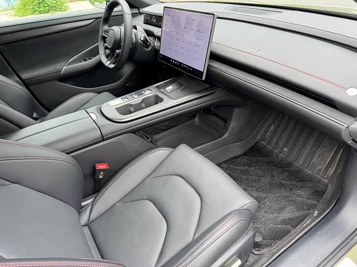 Фото 16 - Xiaomi SU7