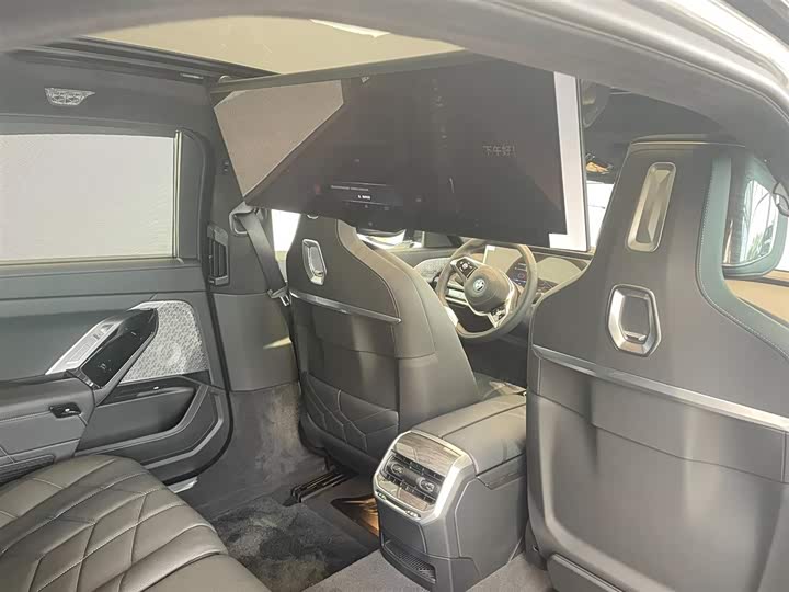 Фото 10 - BMW i7