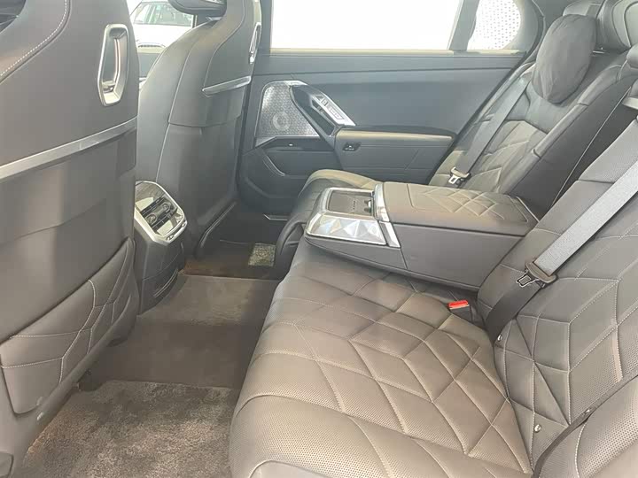 Фото 11 - BMW i7