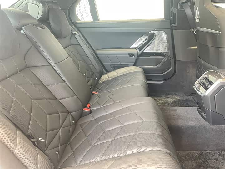 Фото 12 - BMW i7