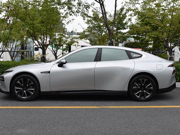 Фото 2 - XPeng P7