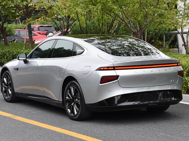 Фото 3 - XPeng P7