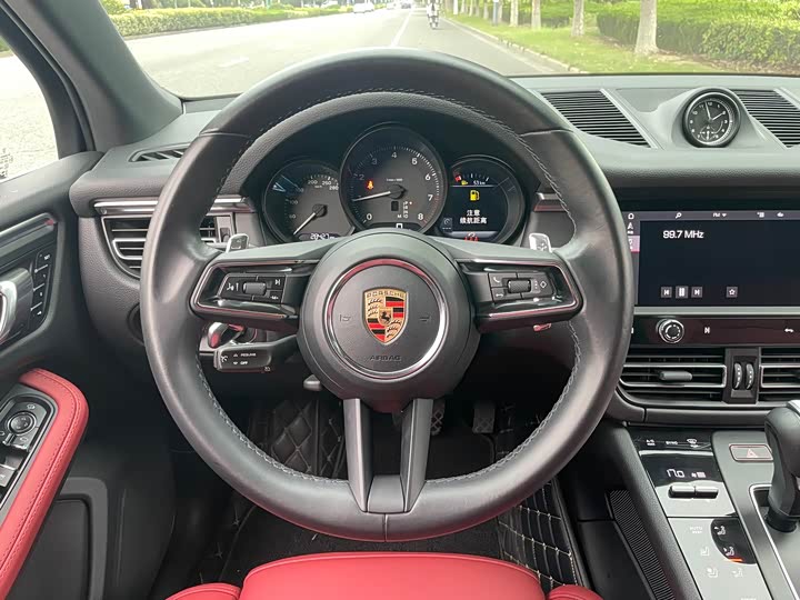 Фото 12 - Porsche Macan