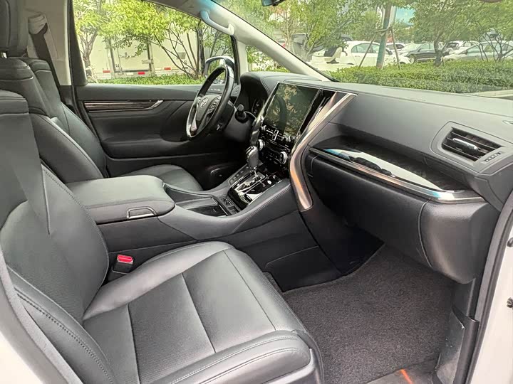 Фото 13 - Toyota Vellfire