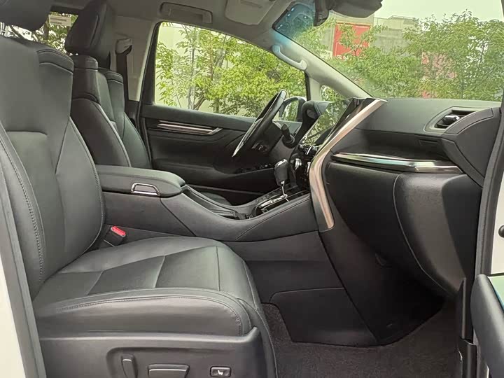 Фото 14 - Toyota Vellfire