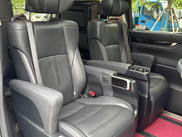 Фото 15 - Toyota Vellfire