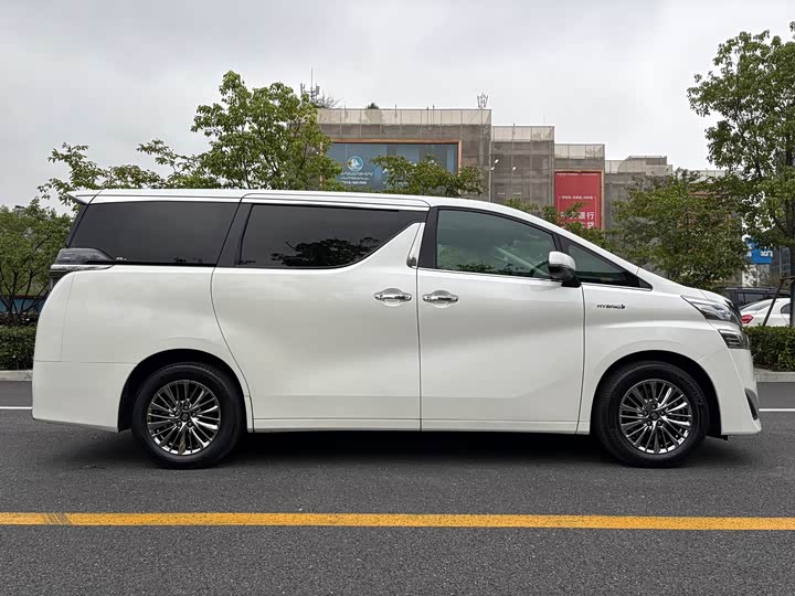 Фото 3 - Toyota Vellfire