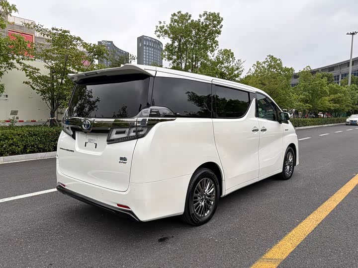 Фото 4 - Toyota Vellfire