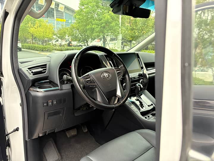 Фото 6 - Toyota Vellfire