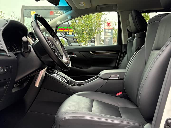 Фото 8 - Toyota Vellfire