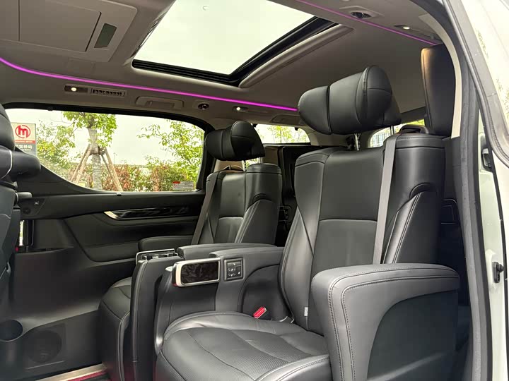 Фото 9 - Toyota Vellfire