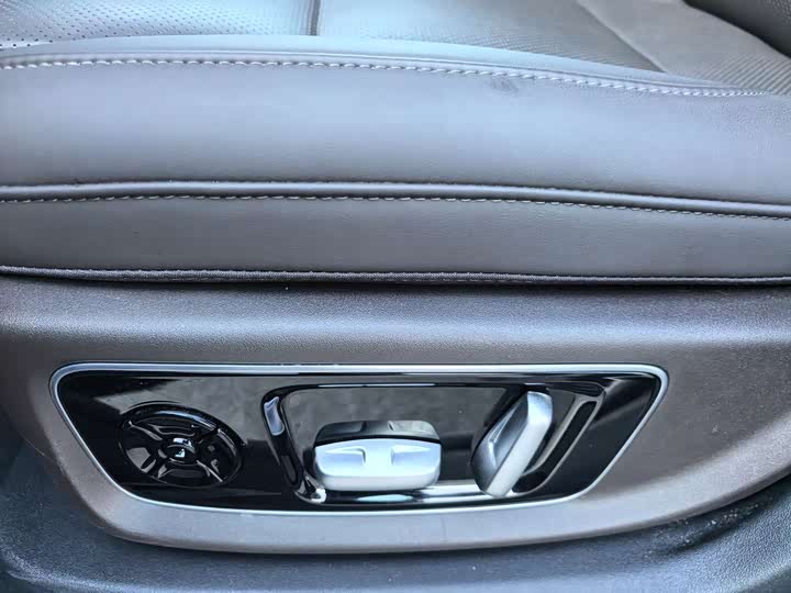 Фото 18 - LiXiang L9