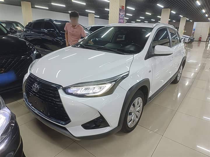 Фото 2 - Toyota Yaris L Hatchback