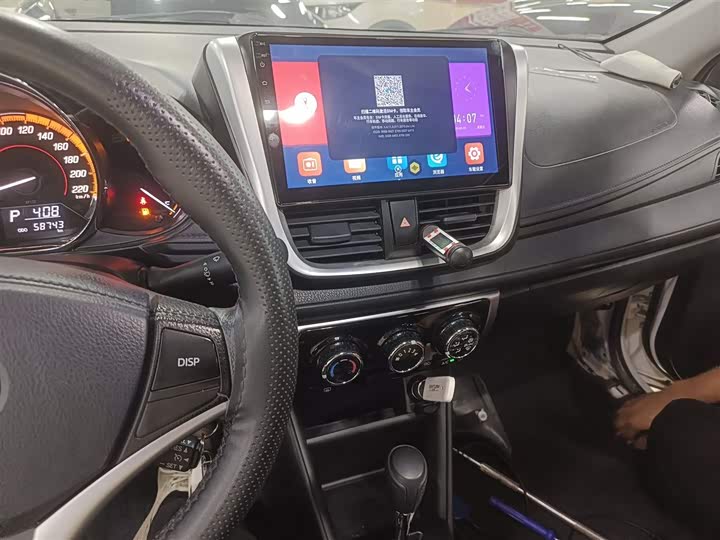 Фото 5 - Toyota Yaris L Hatchback