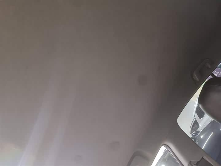 Фото 8 - Toyota Yaris L Hatchback