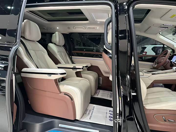 Фото 16 - BYD Xia