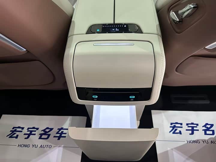 Фото 19 - BYD Xia