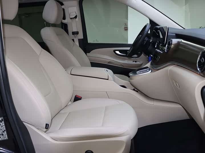 Фото 13 - Mercedes-Benz V-Class