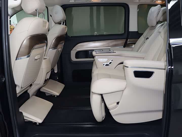 Фото 15 - Mercedes-Benz V-Class