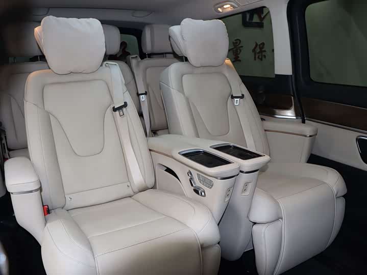 Фото 19 - Mercedes-Benz V-Class