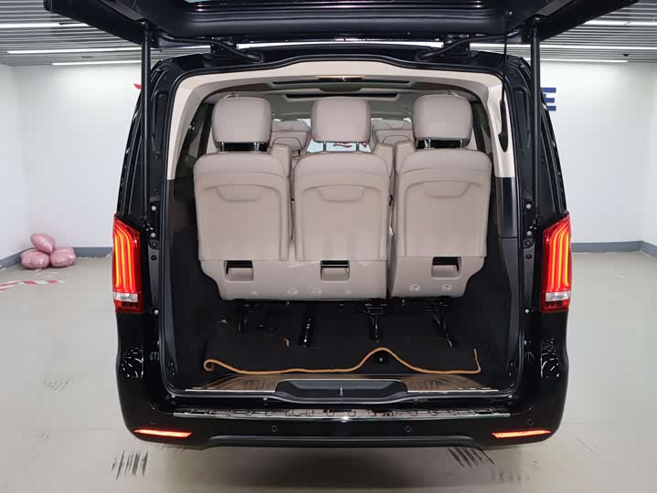 Фото 22 - Mercedes-Benz V-Class