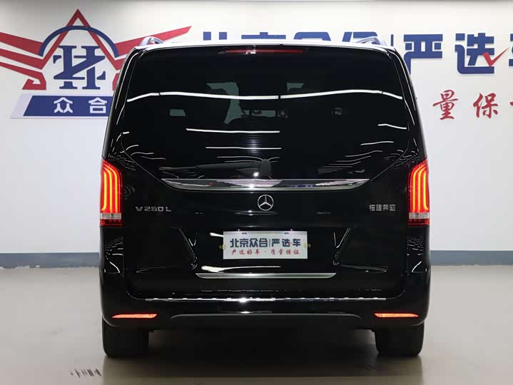 Фото 23 - Mercedes-Benz V-Class