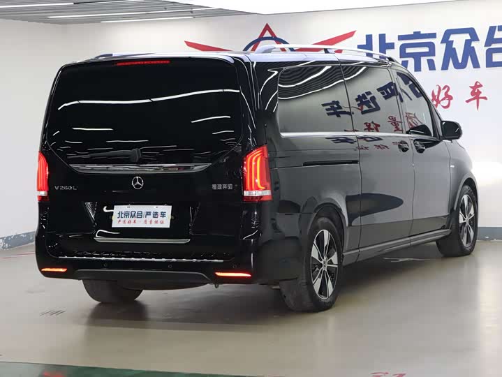 Фото 24 - Mercedes-Benz V-Class