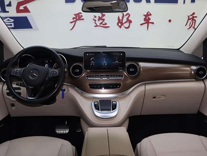 Фото 7 - Mercedes-Benz V-Class