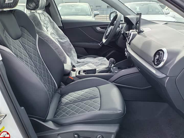 Фото 11 - Audi Q2L