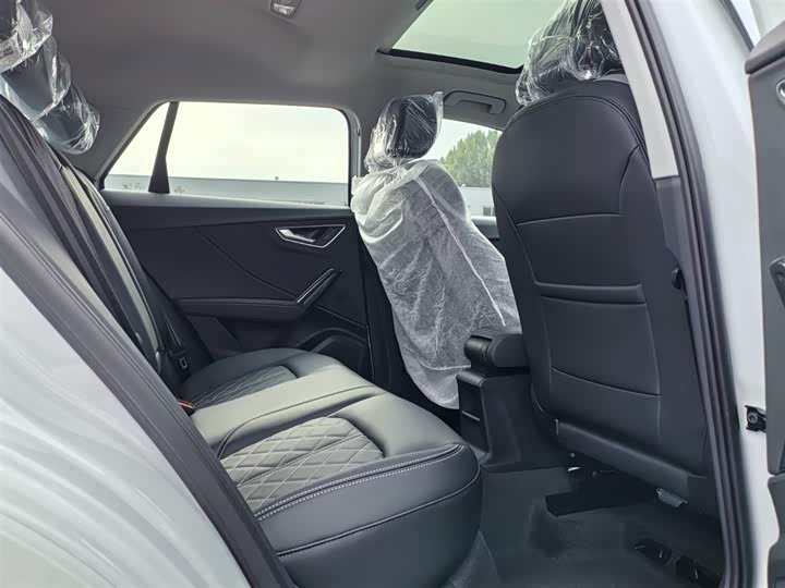 Фото 8 - Audi Q2L