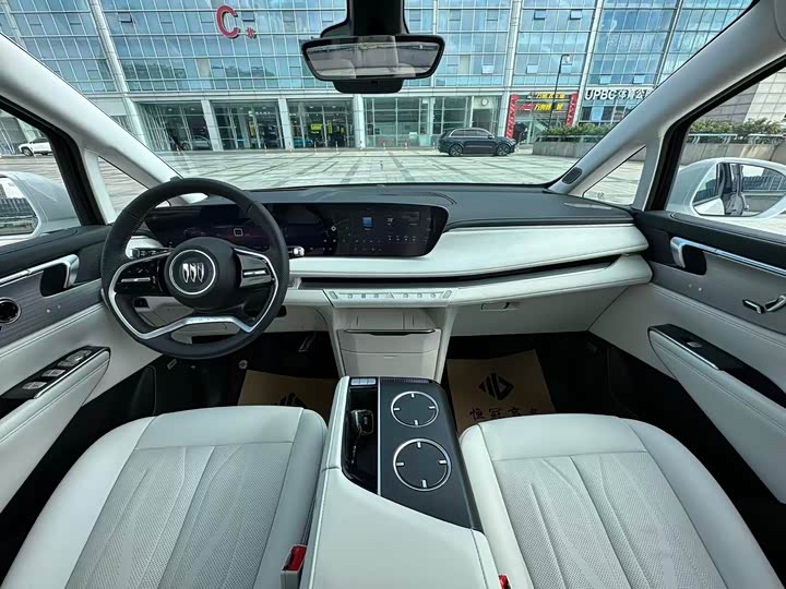 Фото 10 - Buick GL8 Hybrid