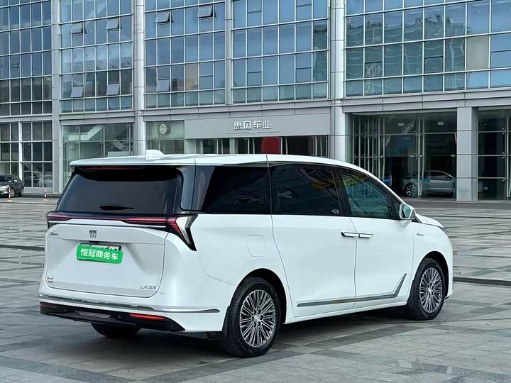 Фото 6 - Buick GL8 Hybrid