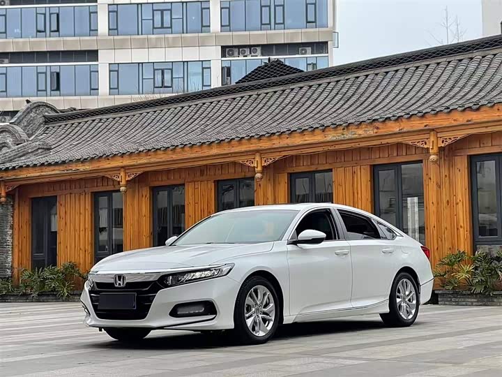 Фото 1 - Honda Accord