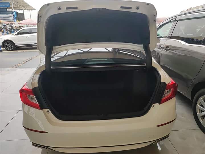 Фото 10 - Honda Accord