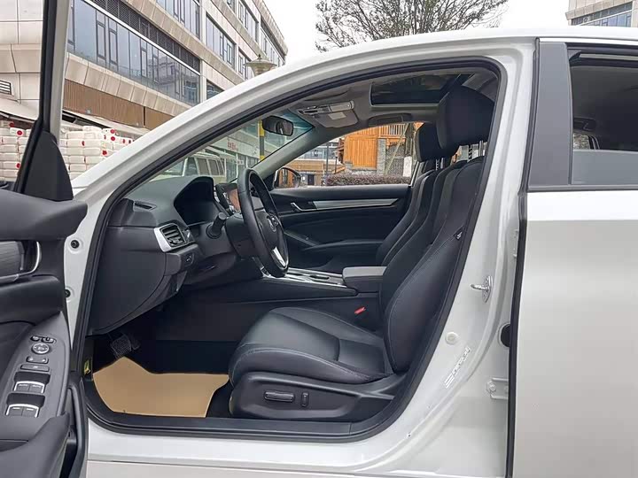 Фото 8 - Honda Accord