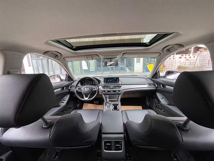 Фото 9 - Honda Accord