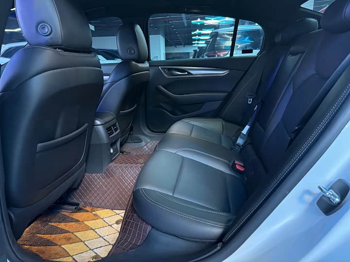 Фото 10 - Cadillac CT5