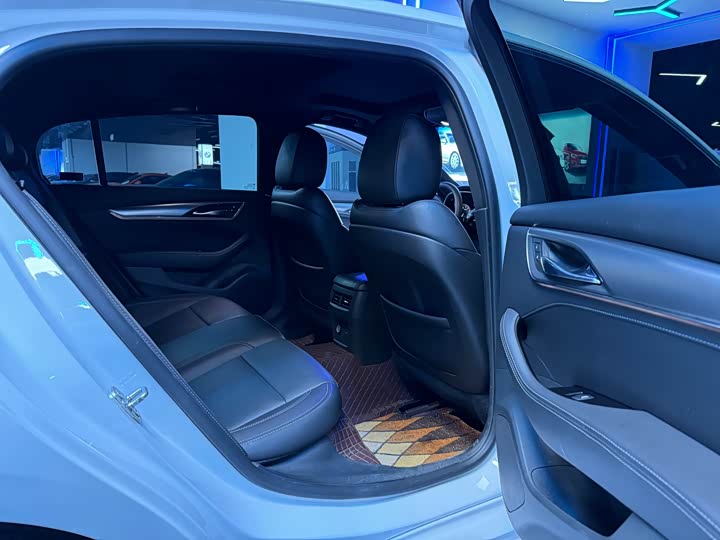 Фото 11 - Cadillac CT5