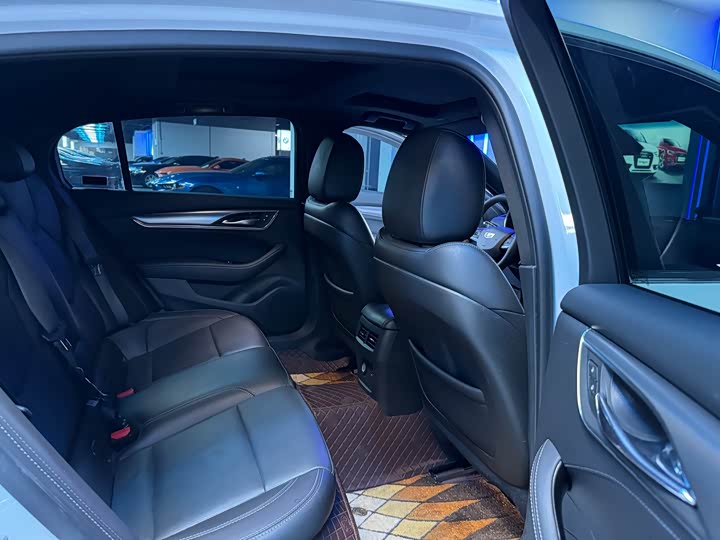 Фото 12 - Cadillac CT5