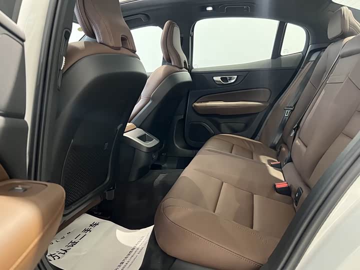 Фото 10 - Volvo S60