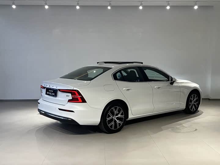 Фото 4 - Volvo S60