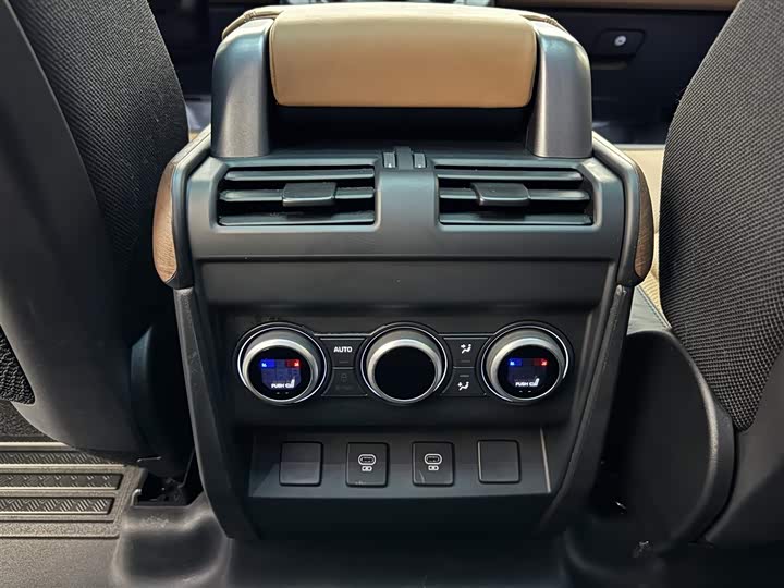 Фото 27 - Land Rover Defender