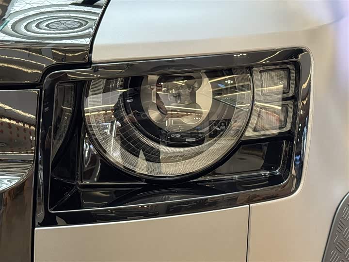 Фото 9 - Land Rover Defender