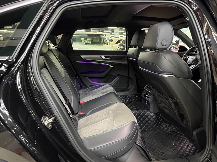 Фото 10 - Audi A6L