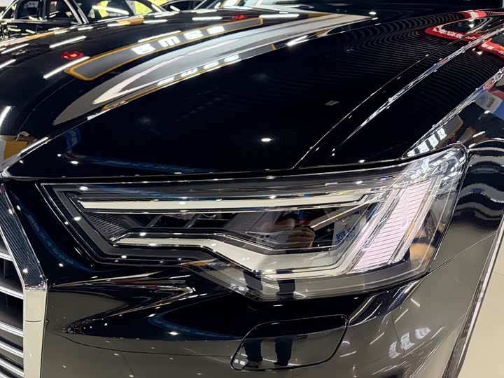 Фото 4 - Audi A6L