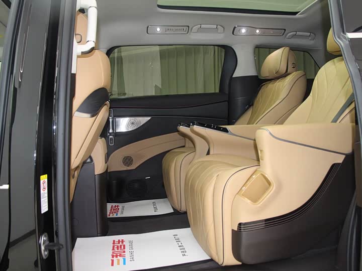 Фото 9 - Denza D9